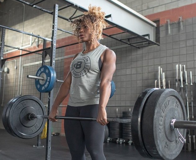 Eisen und Frauen: 5 Übungen für coole Athleten